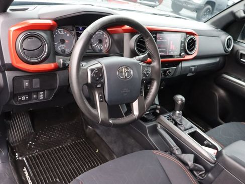 Used 2020 Toyota Tacoma TRD Off-Road AWD/4WD image 5