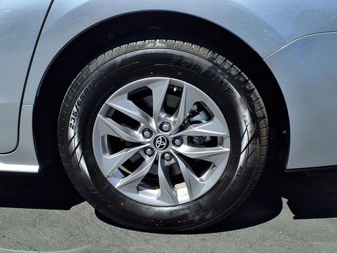 Certified 2022 Toyota Sienna XLE FWD image 4