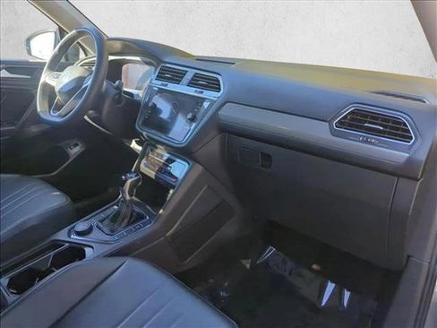 Used 2022 Volkswagen Tiguan SE AWD/4WD image 25