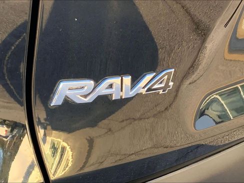 Used 2019 Toyota RAV4 XLE image 30