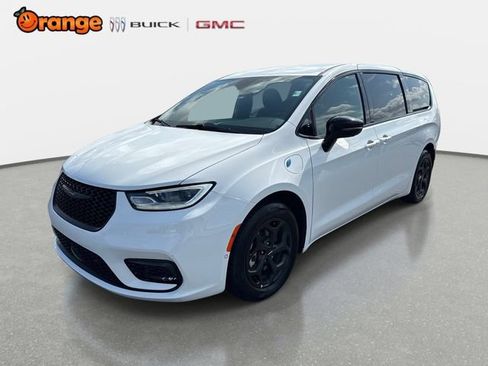 Used 2024 Chrysler Pacifica Limited FWD image 6