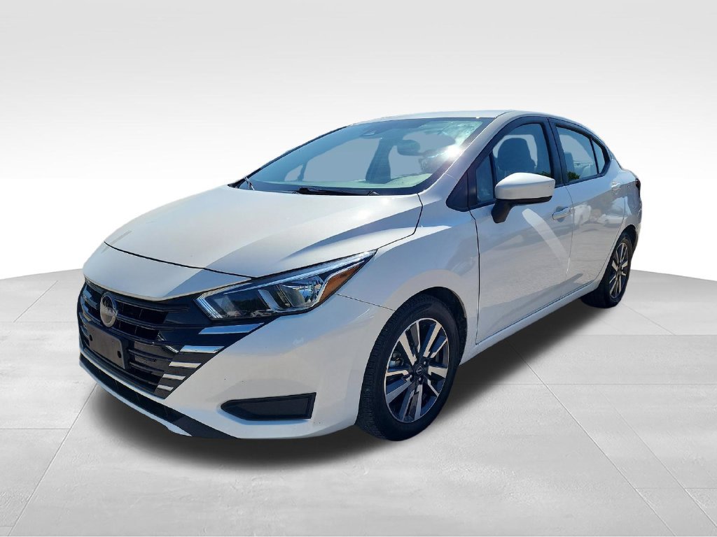 Used 2024 Nissan Versa SV FWD image 3