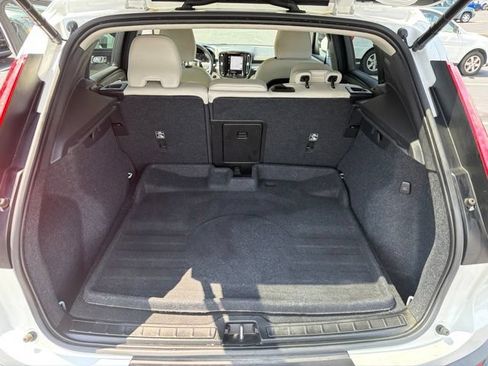 Used 2022 Volvo XC40 T4 Momentum FWD image 28