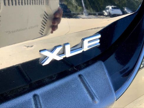 Used 2024 Toyota Highlander XLE image 8