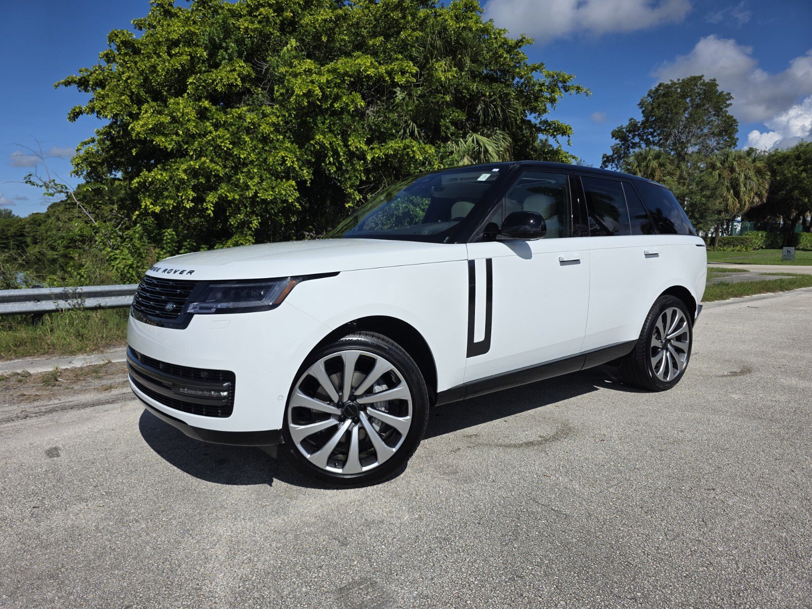 New 2026 Land Rover Range Rover SE AWD/4WD image 1