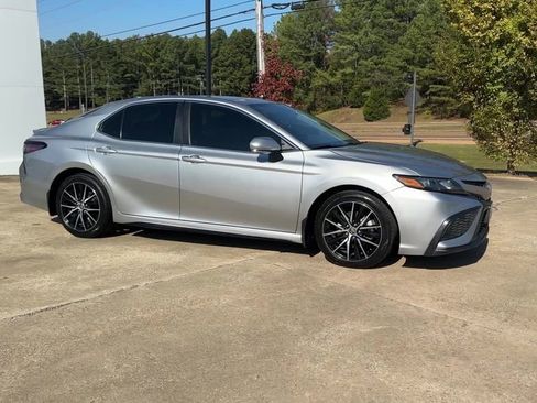 Used 2023 Toyota Camry SE image 7
