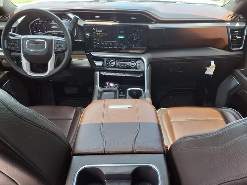 Used 2024 GMC Sierra 3500 Denali w/ Denali Reserve Package AWD/4WD image 9