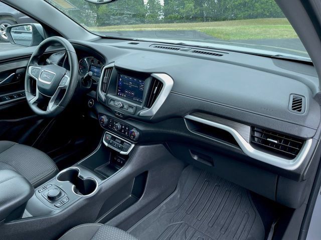 Used 2024 GMC Terrain SLE w/ Driver Convenience Package FWD image 28