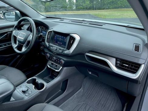 Used 2024 GMC Terrain SLE w/ Driver Convenience Package FWD image 28