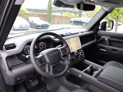 New 2026 Land Rover Defender 110 X-Dynamic SE AWD/4WD image 18