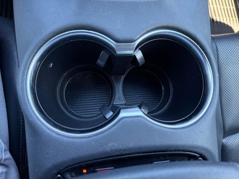 Used 2021 Toyota Venza Limited image 28