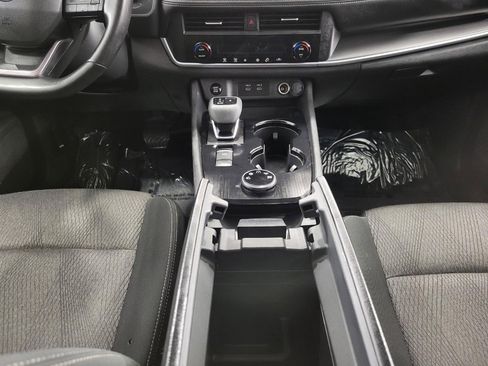 Used 2025 Nissan Rogue SV image 18