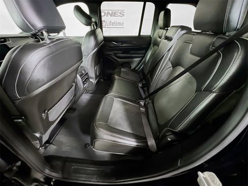 Used 2023 Jeep Grand Cherokee Altitude image 27