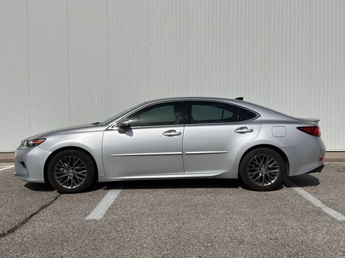 Used 2018 Lexus ES 350 w/ Navigation System Package FWD image 2