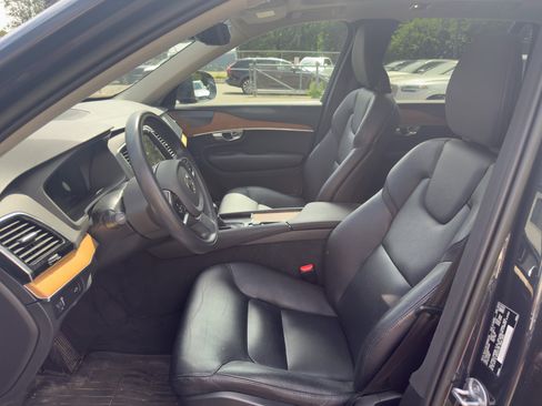 Certified 2022 Volvo XC90 T6 Momentum w/ Advanced Package image 20