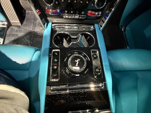 Used 2023 Rolls-Royce Cullinan w/ Cullinan Package image 55