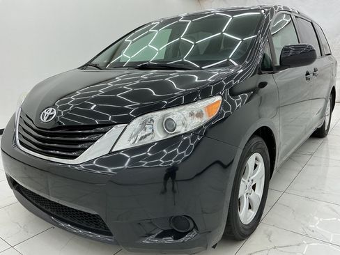 Used 2015 Toyota Sienna LE FWD image 1