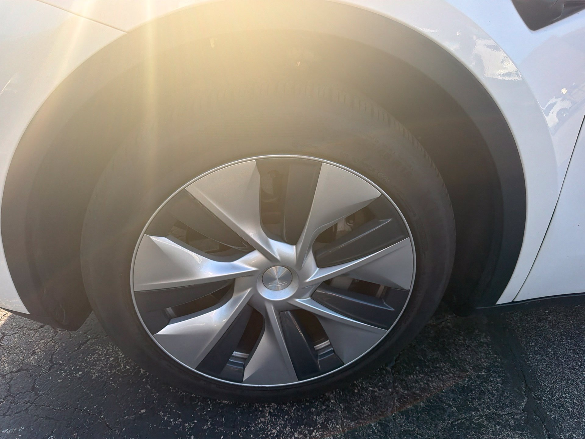 Used 2020 Tesla Model Y Long Range AWD/4WD image 2