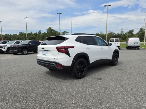 New 2026 Chevrolet Trax LT w/ Sunroof Package FWD image 5