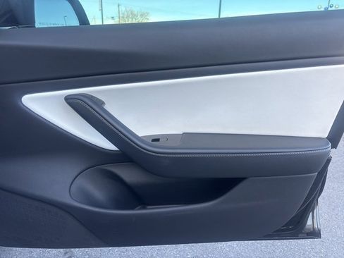 Used 2018 Tesla Model 3 Long Range image 10