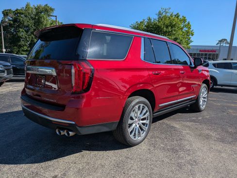 Used 2024 GMC Yukon Denali w/ Advanced Technology Package AWD/4WD image 4