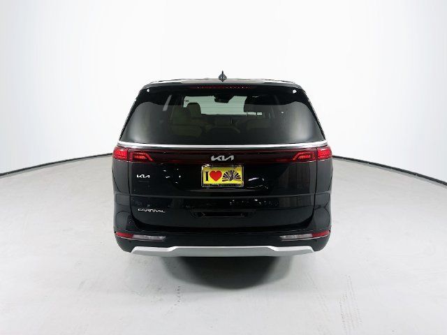 Used 2024 Kia Carnival EX FWD image 8