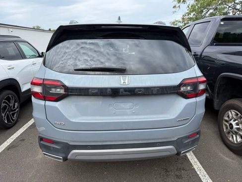 Used 2023 Honda Pilot Touring image 7