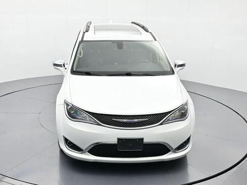 Used 2020 Chrysler Pacifica Limited image 32