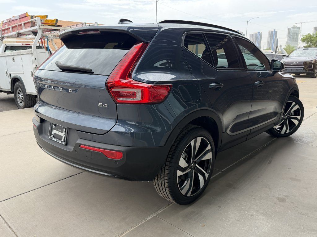 Used 2026 Volvo XC40 B4 Plus FWD image 4