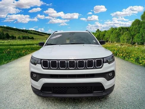 Certified 2025 Jeep Compass Latitude AWD/4WD image 8