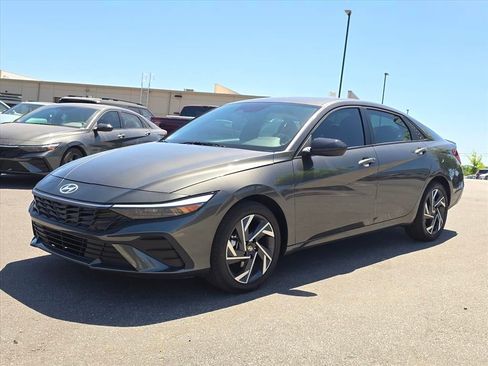 Certified 2025 Hyundai Elantra Sport FWD image 7
