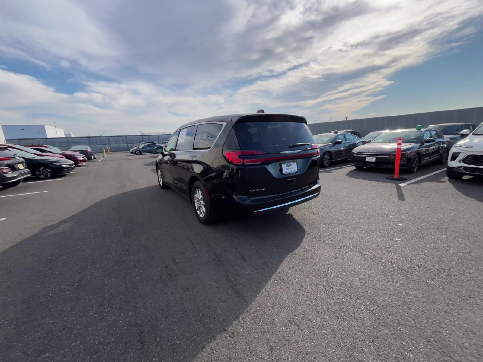 Used 2025 Chrysler Pacifica Select FWD image 10