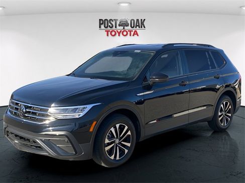Used 2024 Volkswagen Tiguan S image 3
