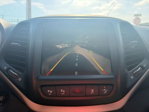 Used 2017 Jeep Cherokee High Altitude w/ Technology Group FWD image 18