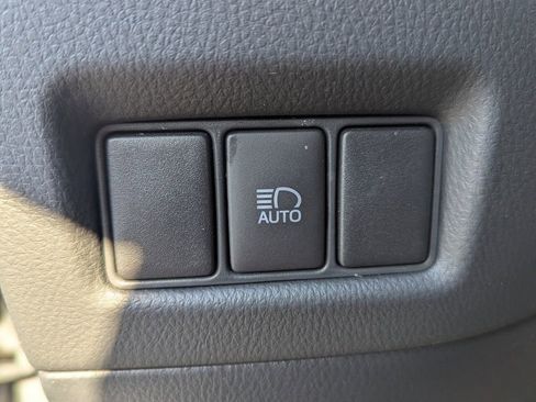 Used 2022 Toyota C-HR XLE image 23