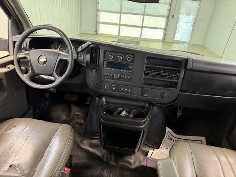 Used 2015 Chevrolet Express 2500 RWD image 21