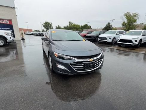 Certified 2019 Chevrolet Malibu LS FWD image 2