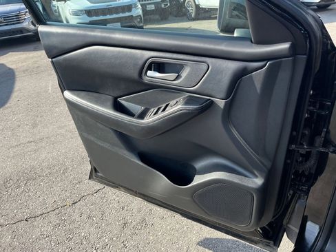 Used 2025 Nissan Rogue SV image 18