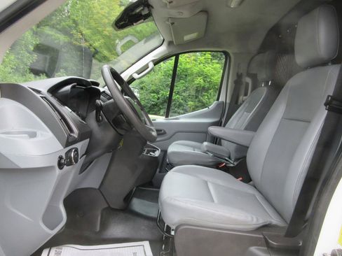 Used 2018 Ford Transit 250 130 Low Roof RWD image 32