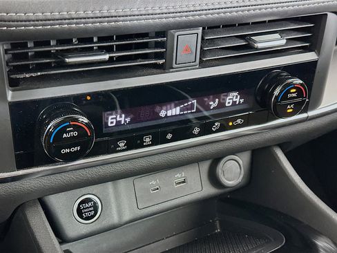 Used 2023 Nissan Rogue SV image 23