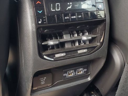 Used 2023 Jeep Grand Cherokee L Limited AWD/4WD image 25