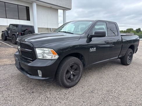 Used 2017 RAM 1500 Express AWD/4WD image 3
