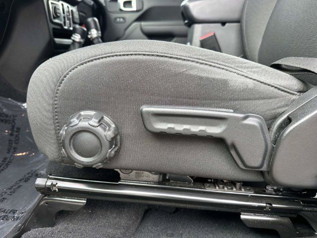 Used 2022 Jeep Wrangler Unlimited Sport AWD/4WD image 17