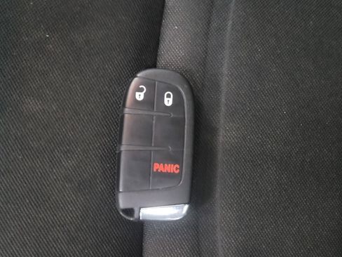 Used 2021 Jeep Renegade Latitude FWD image 32