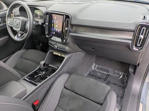 Used 2023 Volvo XC40 Recharge Ultimate image 23