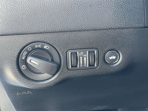 Used 2022 Dodge Charger SXT RWD image 18