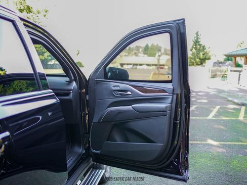 Used 2023 Cadillac Escalade ESV Sport Platinum image 34
