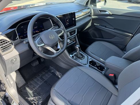 Used 2025 Volkswagen Taos SE FWD image 15