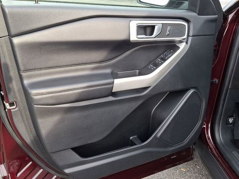 Used 2022 Ford Explorer XLT w/ Equipment Group 202A image 13