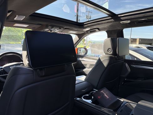 Used 2025 Cadillac Escalade V AWD/4WD image 27